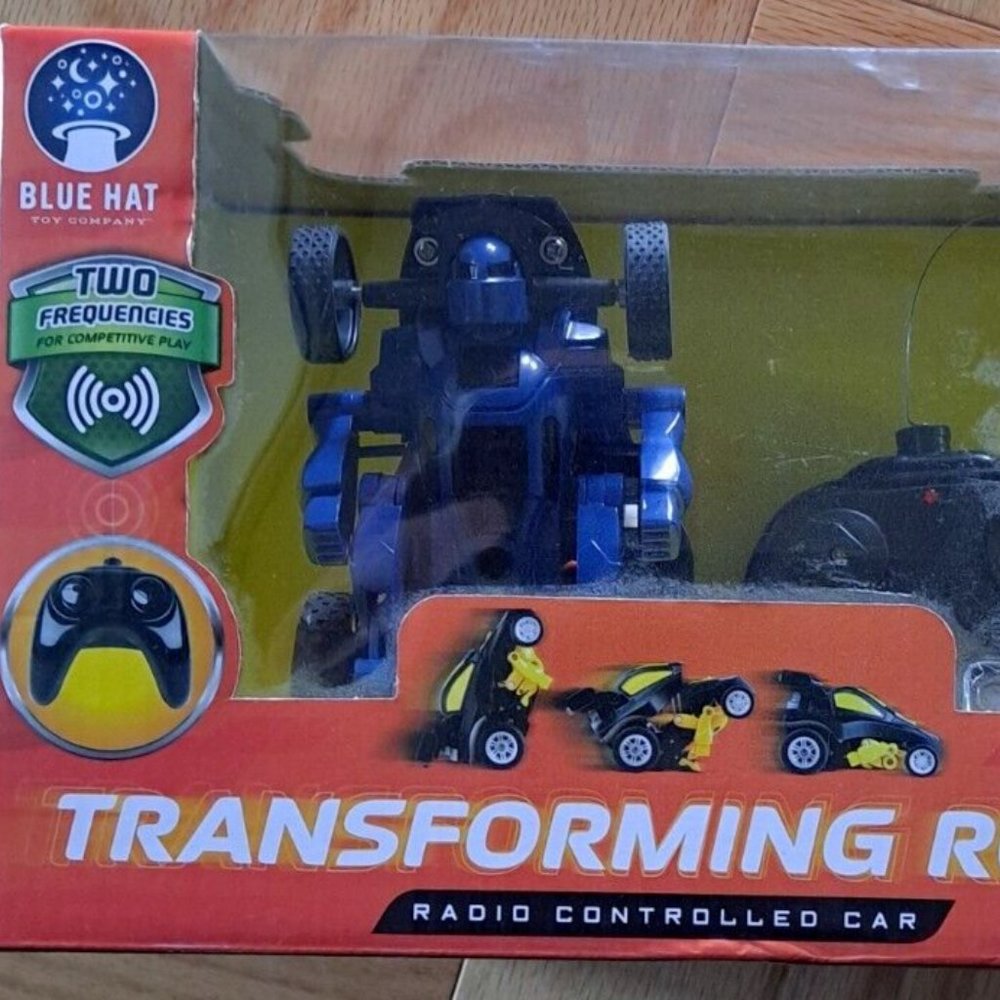 BRAND NEW! TRANSFORMING ROBOT BLUE RC ROBOT JR. RADIO CONTROLLED CAR/BLUE